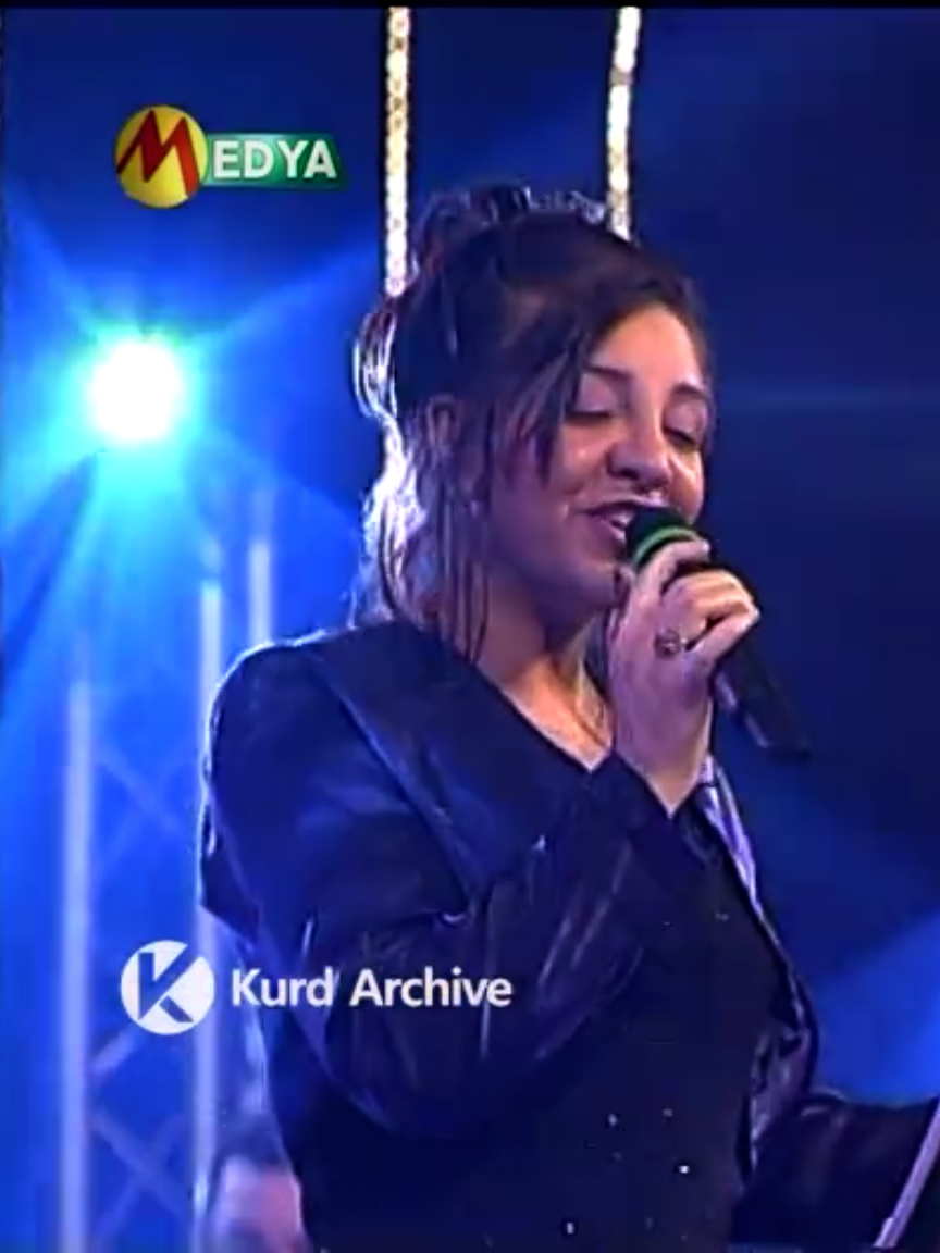 Bi dengê Gulîstan Perwer klama Yara Min e Bedew e (2003) #kurdarchive #archive #arsiv #kurdistan #kurdischmusic #kürtmüzikleri #medyatv #gulistanperwer  Berdewama wê: https://youtu.be/GgmTkMm-6gg