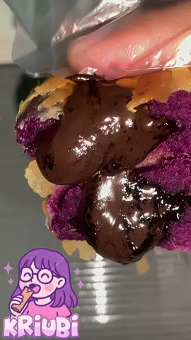 Kriubi coklat lumer bgt🤤🤤 Lumpia ubi ungu isi coklat, Order bisa DM ya🤩 (Grab :Kriubi.id) #blitarjawatimur #jajanblitarmurahenak #jajanblitarenak #jajanblitarhits #ubiungublitar #blitar24jam #fypage #fyp #blitarviral #jajanblitar #blitarhitz #cemilanblitar #blitarasyik #blitarpride 