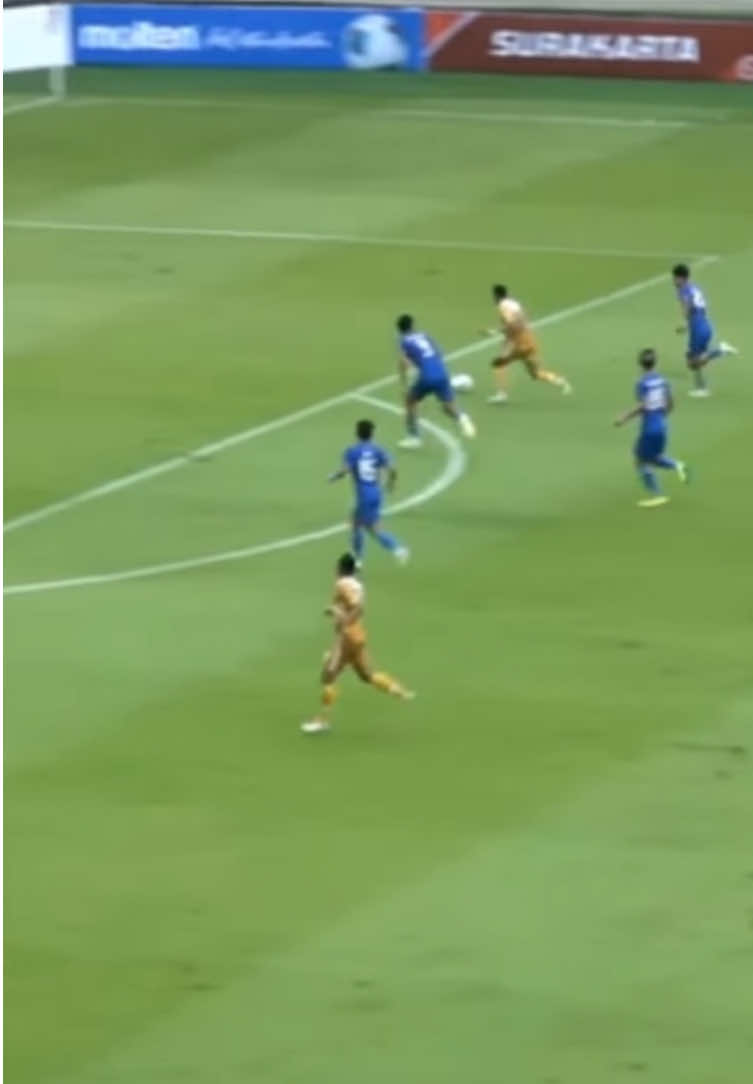 Dua gol Iqbal Tri membawa keunggulan sementara 2-1 Tri Brata Rafflesia atas Persika Karanganyar di Babak pertama Final Liga 4. Video: PSSI TV #NusaLiga #Liga4Nasional