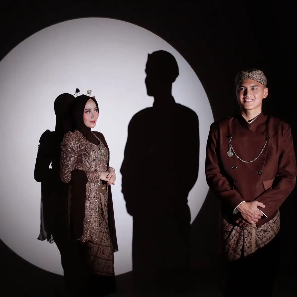 Masyaallah allahhumabarik 🫶🏻🤎 sudah sampe dititik ini semoga mampir ke kalian yg belum bisa menusul yaa🥰 @Re  #preweddingjawa #fypp #masyaallahtabarakkallah #inspirasiprewedding #bismillahhalal2025💍 #masukberanda #jawapride #adatjawa #kebayajawa 
