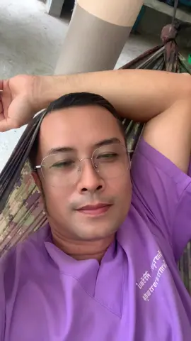 #ยิ้มวันละนิดชีวิตแจ่มใส (ช่องจริง) ผู้ชายคนนี้กำลังหมดแรงกลับมาจากทำงานเหมือนหมดพลังเรยยยย นอนเปลเพิ่มพลังหน่อยยย😔😩💪😁