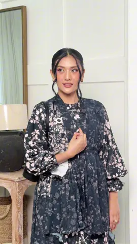 @Anissa Aziza wrapped in the elegance of Siara Dress — Aurora Black ✨ Udah ada yang secure koleksi spesial Ied Adha ini belum? #KLAMBY #IamWearingKlamby