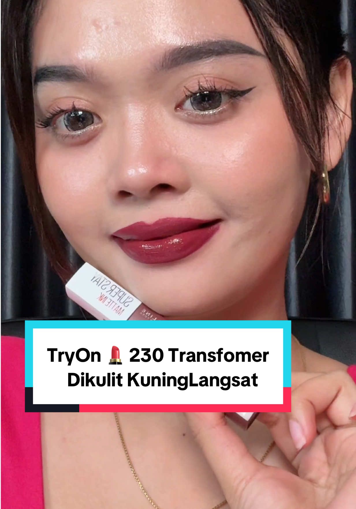ka @Anjanika ini untuk shade 230 Transformer lebih ke warna wine / Merah anggur 💄 Warnanya lebih cantikk dan fresh 😍 @maybelline_indonesia  . . . #230transformer #lipmatte #maybellinesuperstay #wearemaybelline #guncang66spesialgajian 