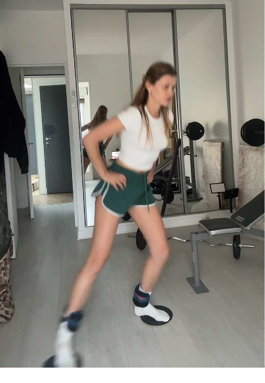 Back to my favorite workout routine 🏋️‍♀️  #pilates #disques #workout #homeworkout 