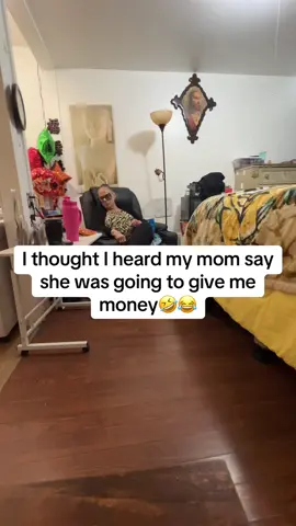 I thought I heard my mom said she was going to give me money 🤣😂@Tameka 💋 #meka_livin #joke #comedy #Love #latinamom #hispanicmoms #motherdaughter #latinos #latinamomsbelike #fyp #fypシ゚viral #foryoupage #hispanictiktok #parati #funnyvideos #funny #hispanic  