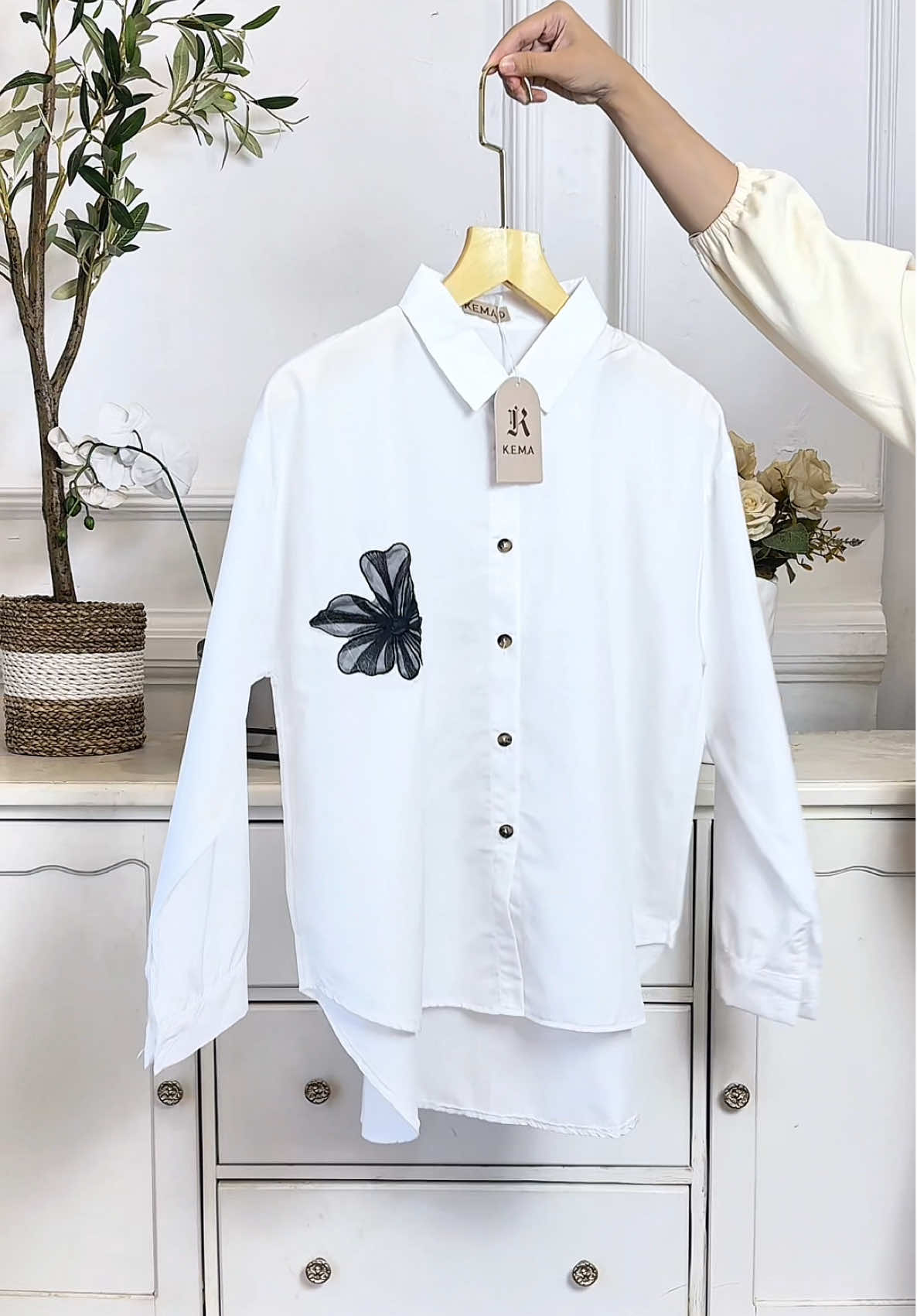 Get ready with white+army fitss😍✨ #OOTD #ootdhijab #ootdfashion #inspooutfit #outfitinspo #fyp #blouse #blousecantik #rokcorduroy #cordury #kemejawanita 