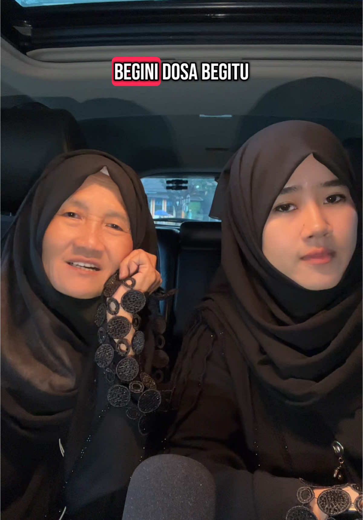 Qasidahan lagi bareng umi @Ummu isti store  Kita pakai abaya mesir @Abaya Mesir  Siapa lagi yg mau kembaran? #fyp #qasidah #nasidaria #nasheed #abayamesir 
