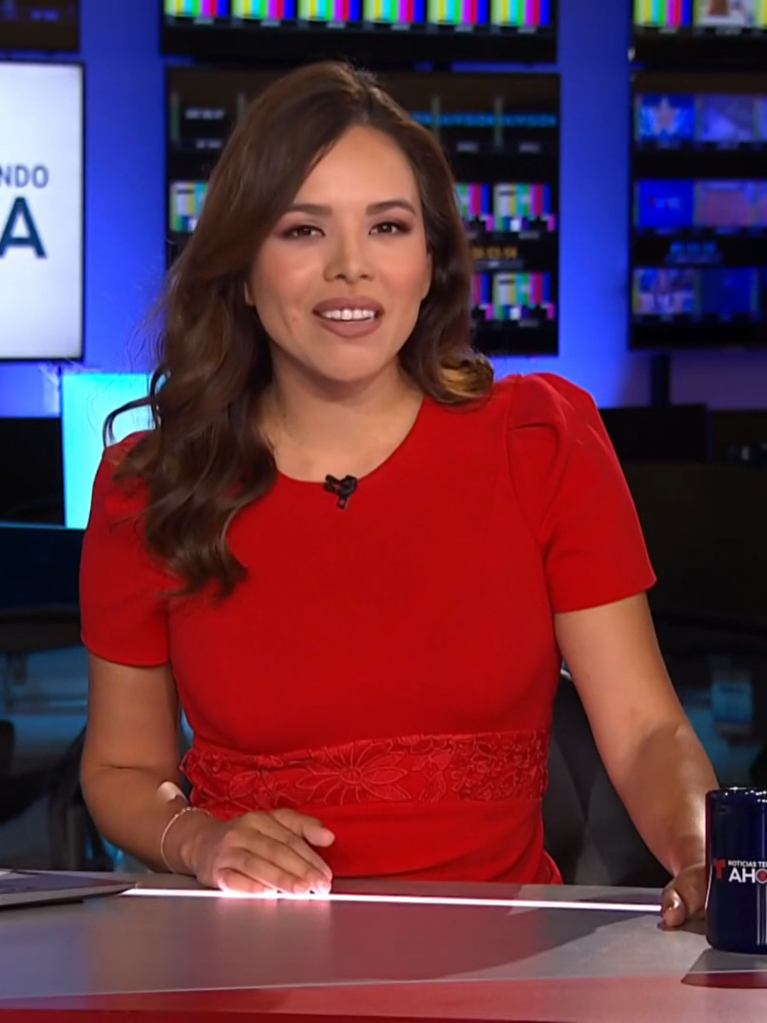 ¡Buenos días, TikTok! 🗞️🌞 Estas son las noticias que debes saber para arrancar tu día informado: 📌Congresista dice que le impidieron ver a Abrego García en El Salvador. 📌 Incertidumbre entre familias inmigrantes en Nueva York por recortes de asistencia. 📌Tiroteo en Philadelphia deja dos muertos y varios heridos.