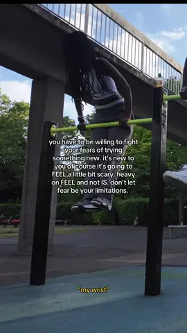 it’s okay to feel the fear but you gotta walk through it eventually🧌 get out of ur comfort that’s the only way 2 grow.  - - [ #londoncontentcreator #bardips #hobby #calisthenics #musclememory #fear #growthmindset ]