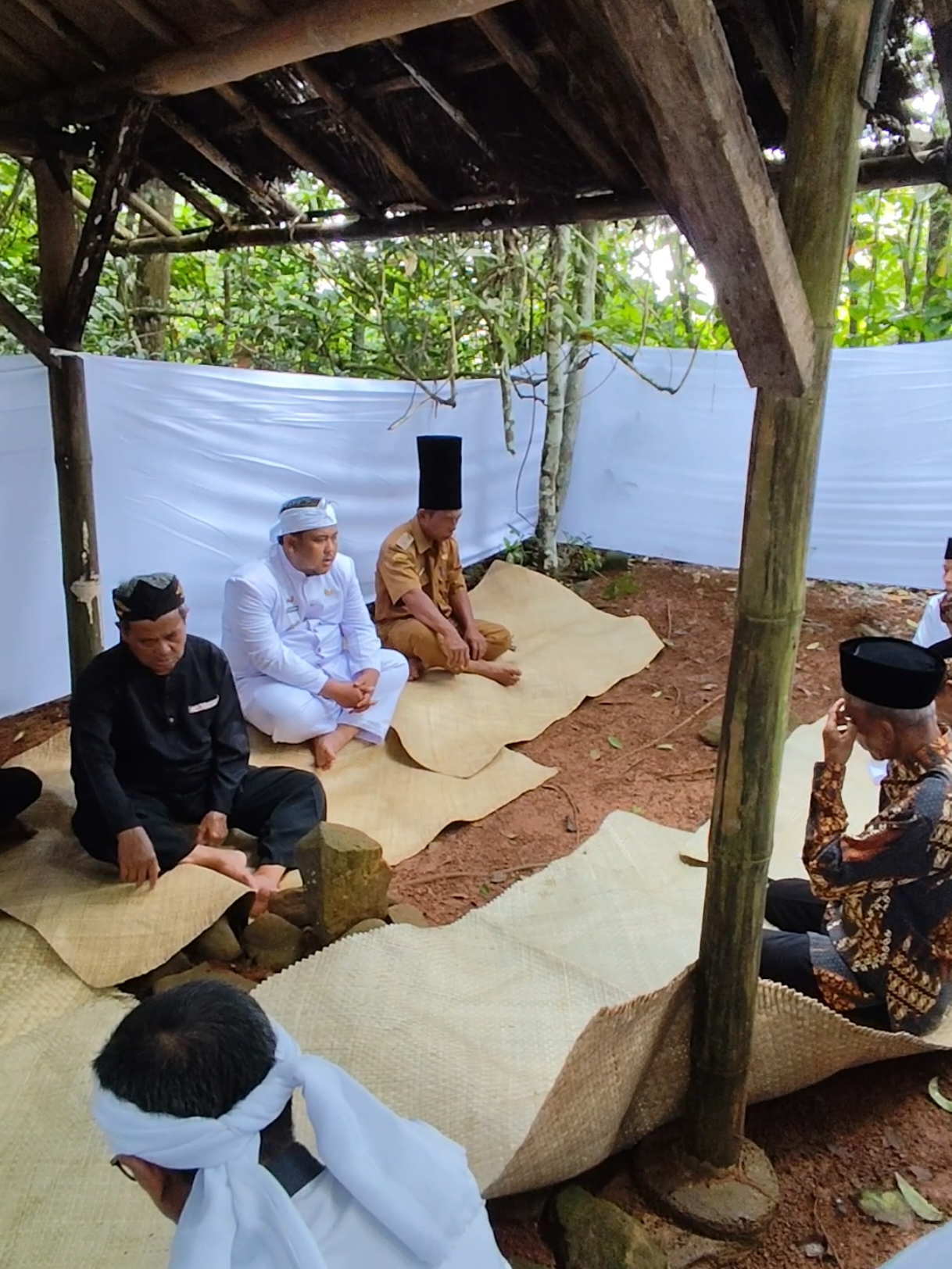Nyurti Karuhun Lembur Desa Pusakanagara Baregbeg