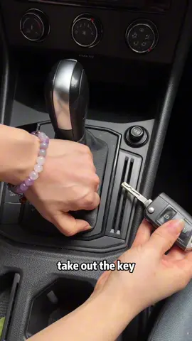 99% of experienced drivers don’t know about the emergency function in the car#car #foryou #carsoftiktok #tiktok #howto #cartok #automotive #driving #skills #knowledge #fyp #tips #fpy