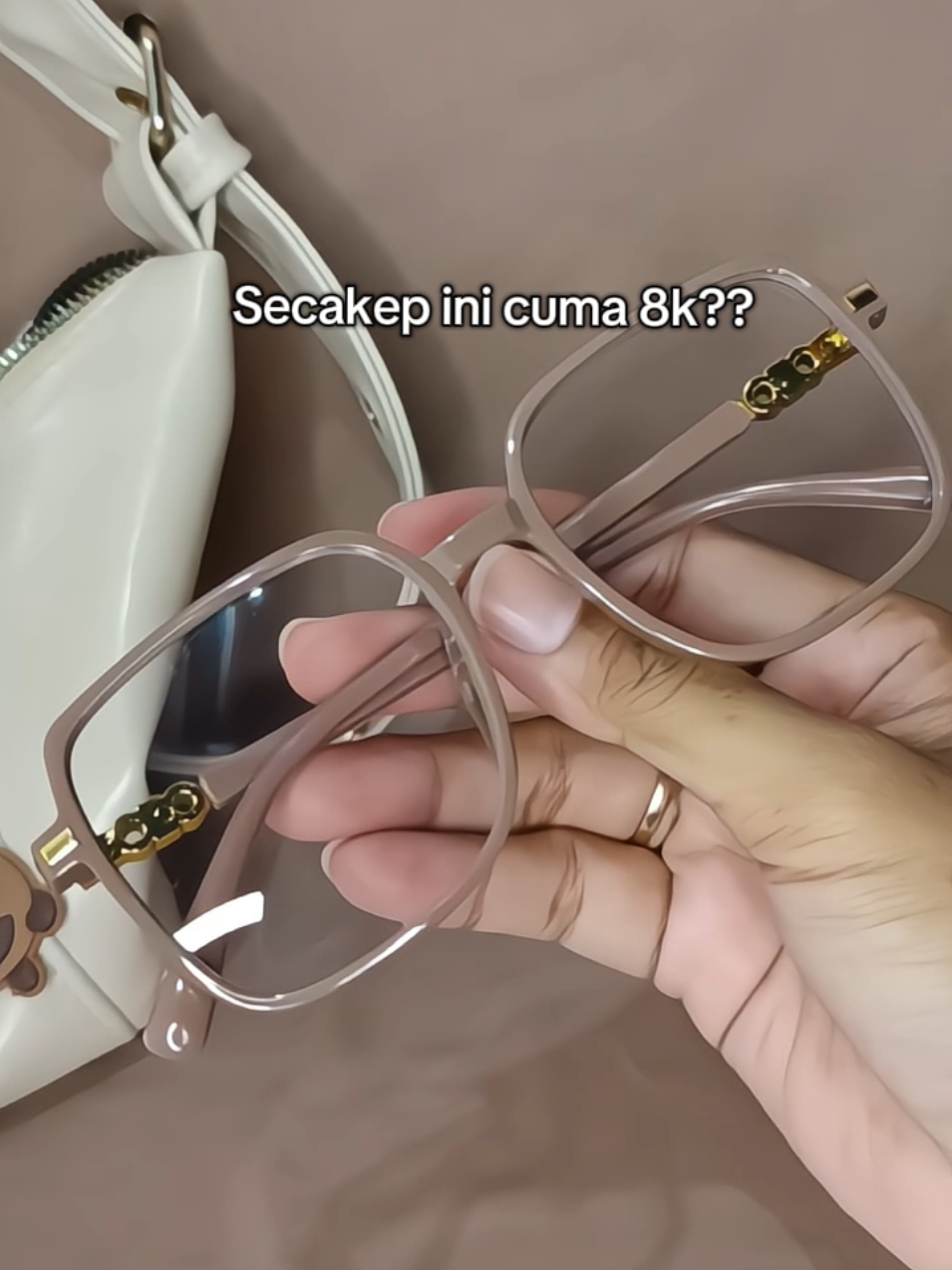 Tampil kece gaperlu mahal🤭 #kacamatamurah #kacamatakece #kacamatahealing #kacamatakeren #gratisongkir #promotiktok #payday 