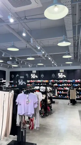 Window shopping cuz why not? #nike #windowshopping #footlocker #sale