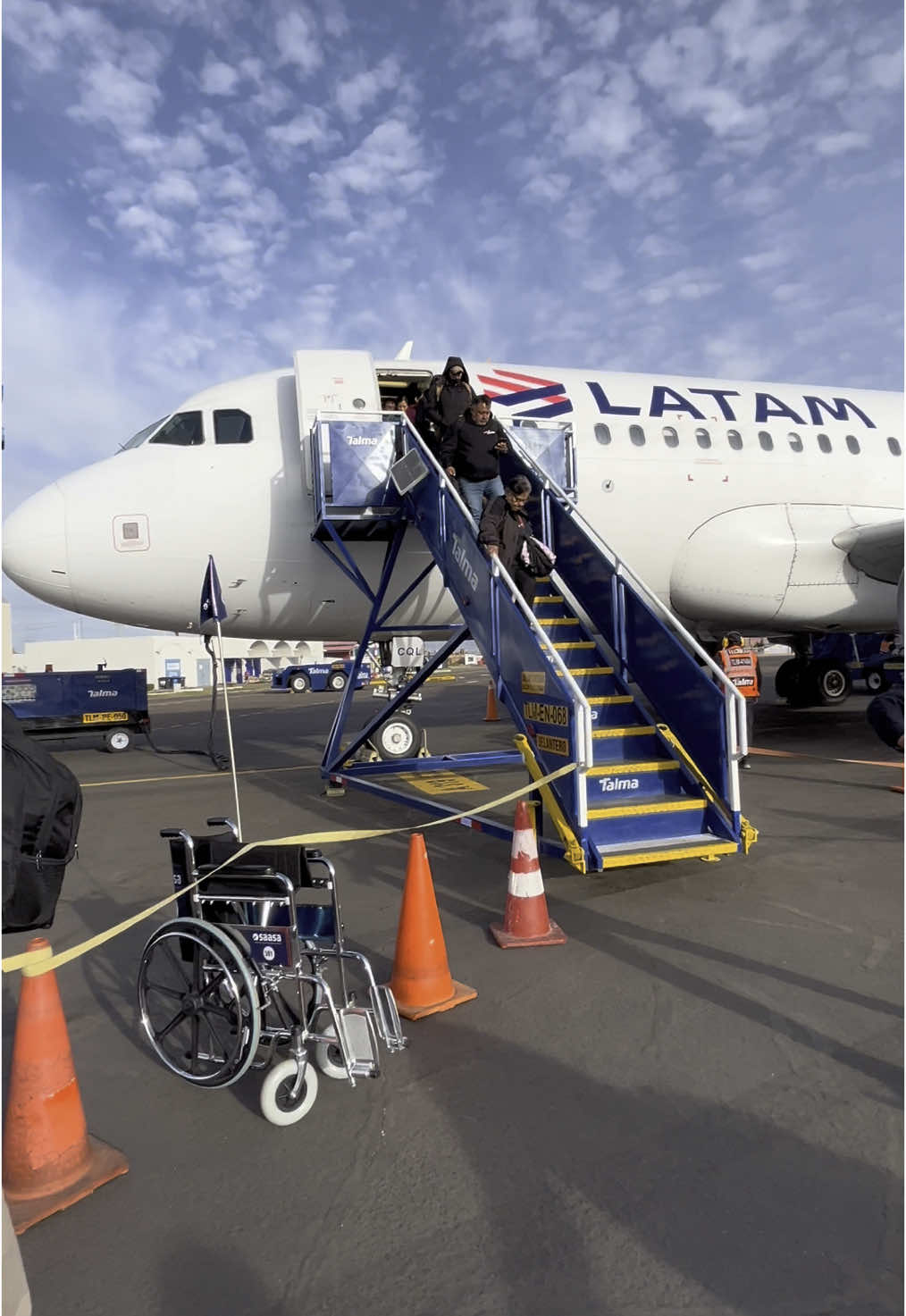Terminé enamorado de las aeromozas 🤭#fypシ゚ #exito #fyppppppppppppppppppppppp #latam #viaje #fyp #humor #juliaca 
