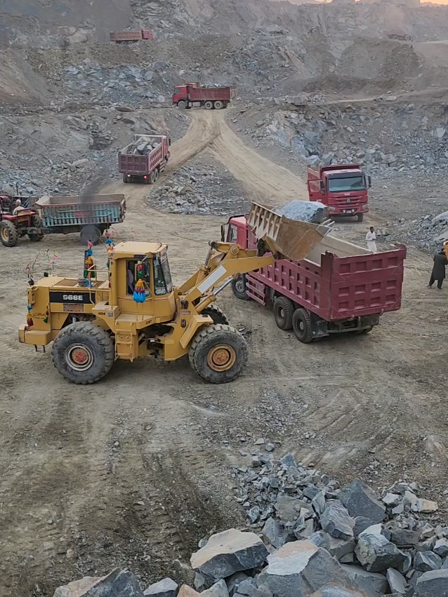 Caterpillar 966E Model Wheel Loader Works Like a Beast: Loading Big Rocks into Big Dump Truck #short #heavyequipment #bigmachines #rockloading #dumptrucks #constructionsite #asmr #foryoupage #truckcaretv 