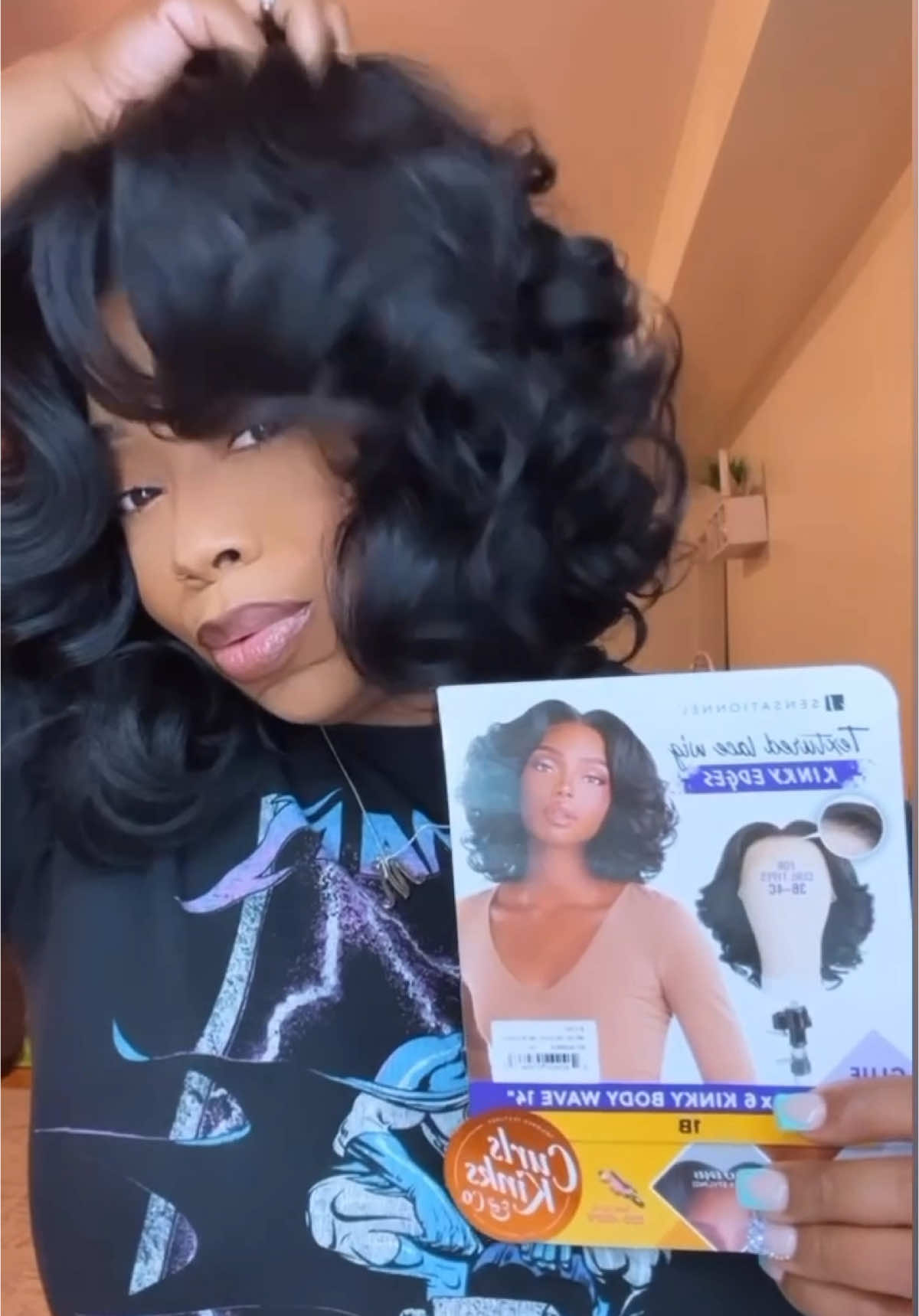 @SamsBeauty always keeps me looking 😍🔥‼️ The #1 online beauty supply with all the deals! Thank you Sams Beauty‼️ 🔻🔻🔻WIG DETAILS 🔻🔻🔻 Hair by @sensationnel_hair  Textured Lace Wig Kinky Edges Unit: 13x6 kinky body wave  Color: 1b  Inch: 14”