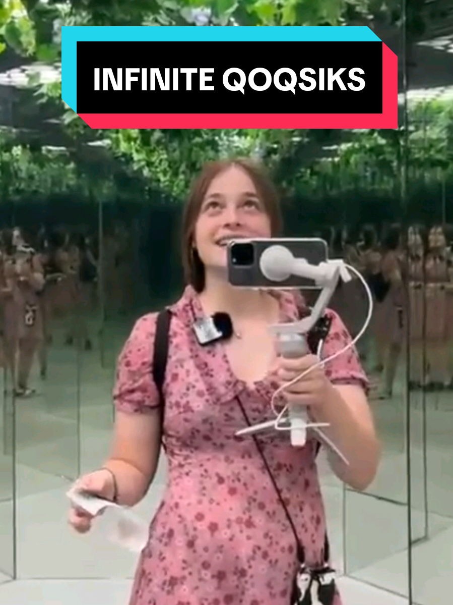 How much better would the world be with an infinite number of qoqsiks? #qoqsik #qoqsik1 @qoqsik #infinityroom #mirrors #serbia #twitch #irl #streaming 