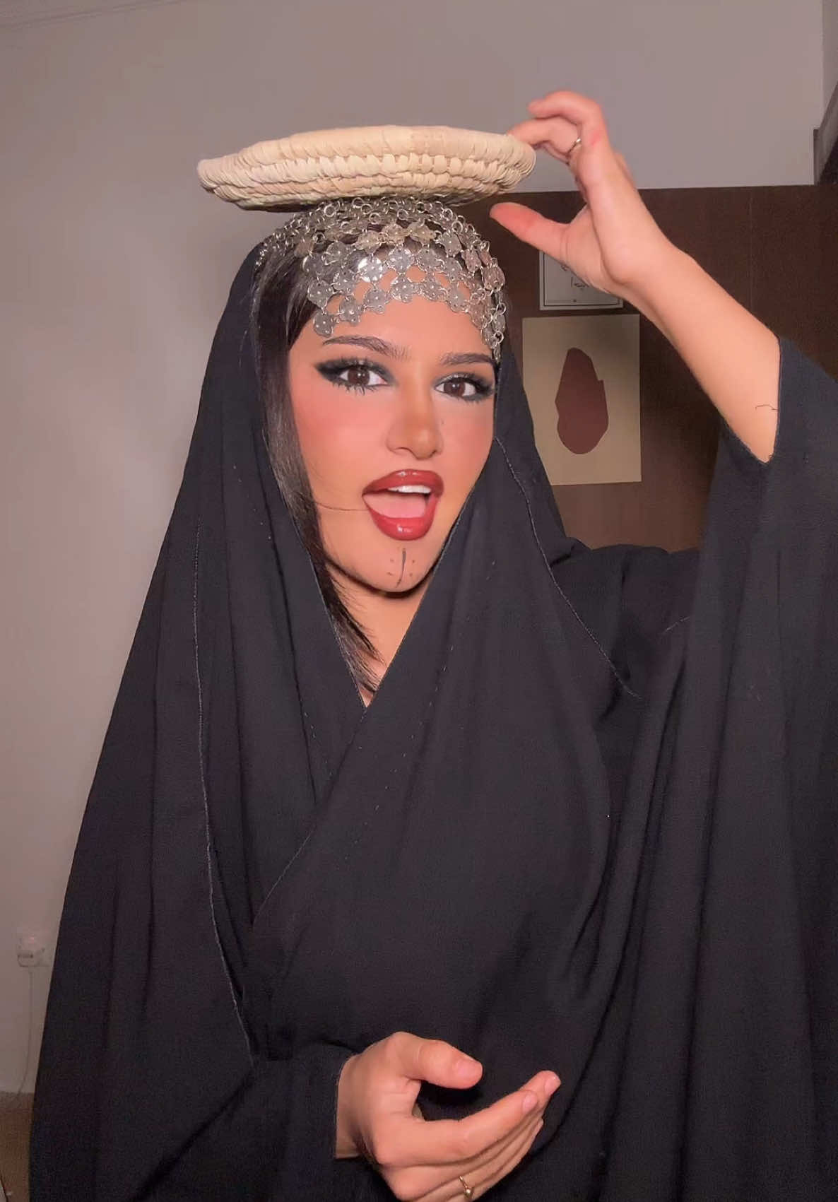 Wearing Kayali makes me feel like this #عراقية #بنات #kayali  #hudabeauty @Huda @Huda Beauty 