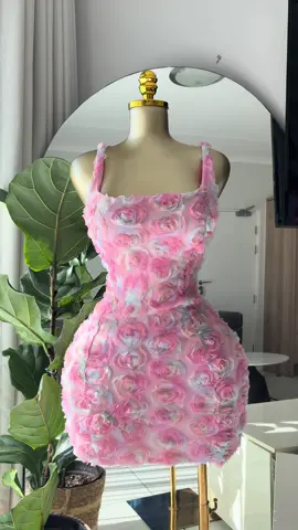 Dress available Size:S,M,L,XL Price: R600 To place your order, simply send a screenshot of the item you’d like via DM or WhatsApp us at 064 679 6181. Same-day delivery within Cape Town. 1-5 days delivery for orders outside Cape Town. Please note, delivery fees are not included.