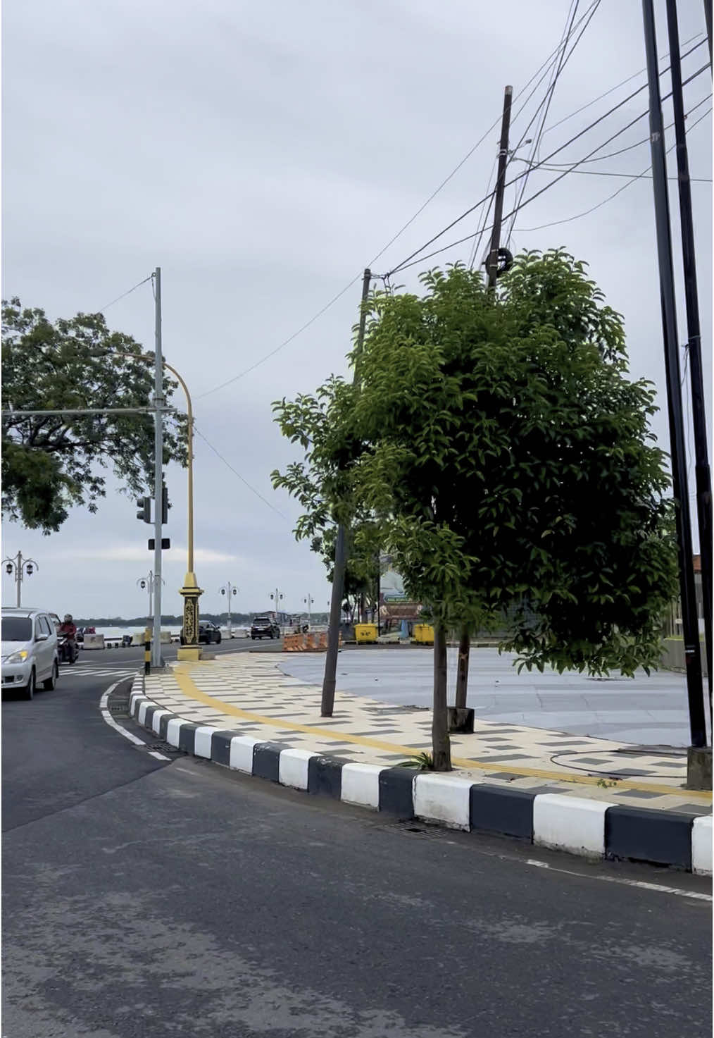 Mentahan vidio di jalan pinggir pantai #pantai #pantaivibes #tuban #tubanjawatimur #tubanhits #infotuban 
