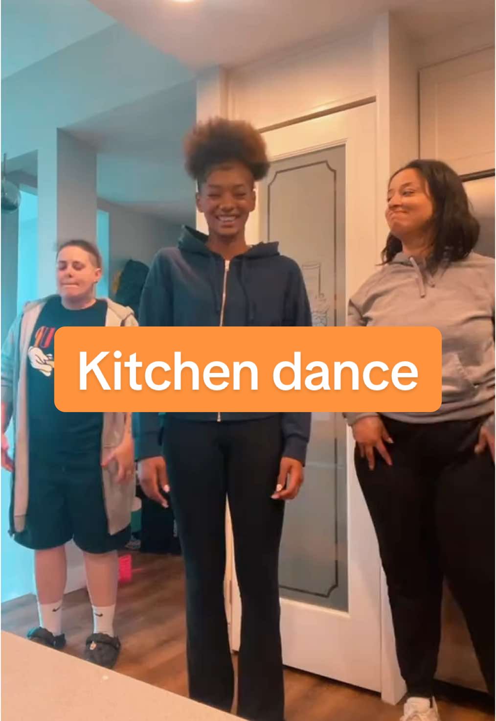 I might cry @Mainly Mell @🪼🫧✝️ #sahm #fyp #fypシ゚viral #viral #moving #newbeginnings #mom #wlw #dance tag DC!!! 