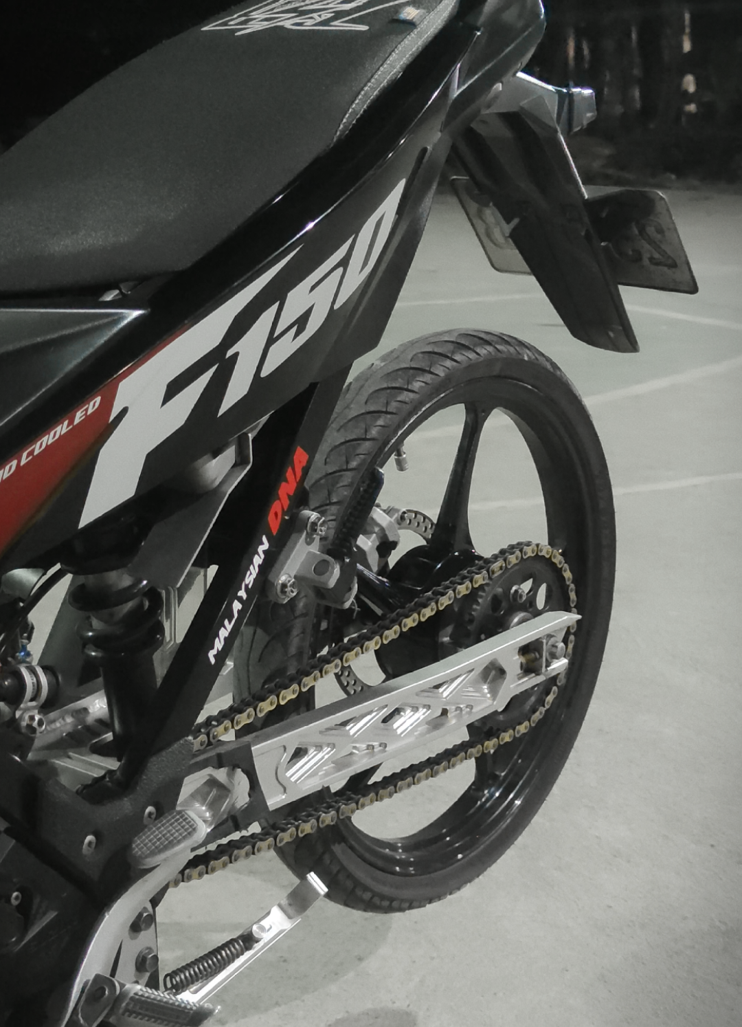 Replying to @samuelsonio2KING DRAG FULL CNC SWING ARM 4,700 na LNG boss click the yellow basket #raider150fimalaysianconcept #bossadrieofficial 