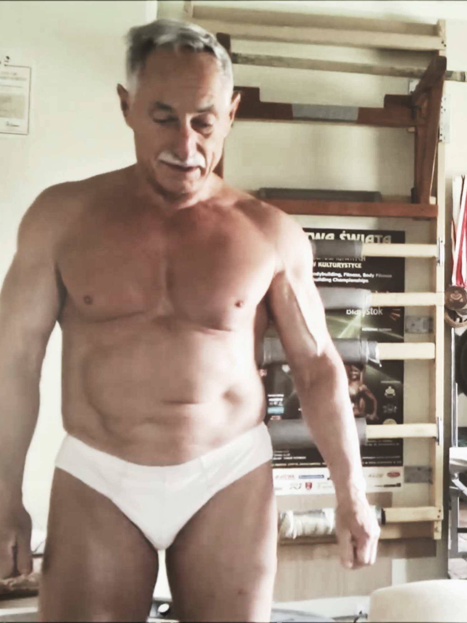 #mature #daddysboy #grandpa #maturemen #daddy #veins #muscleman #hot #daddies #bodybuilding #bodybuilder #beard #sexy #hombresmayores #maduros #madurosgays #madurosabroso #fakebody #fakebody⚠️ #FAKEBODY