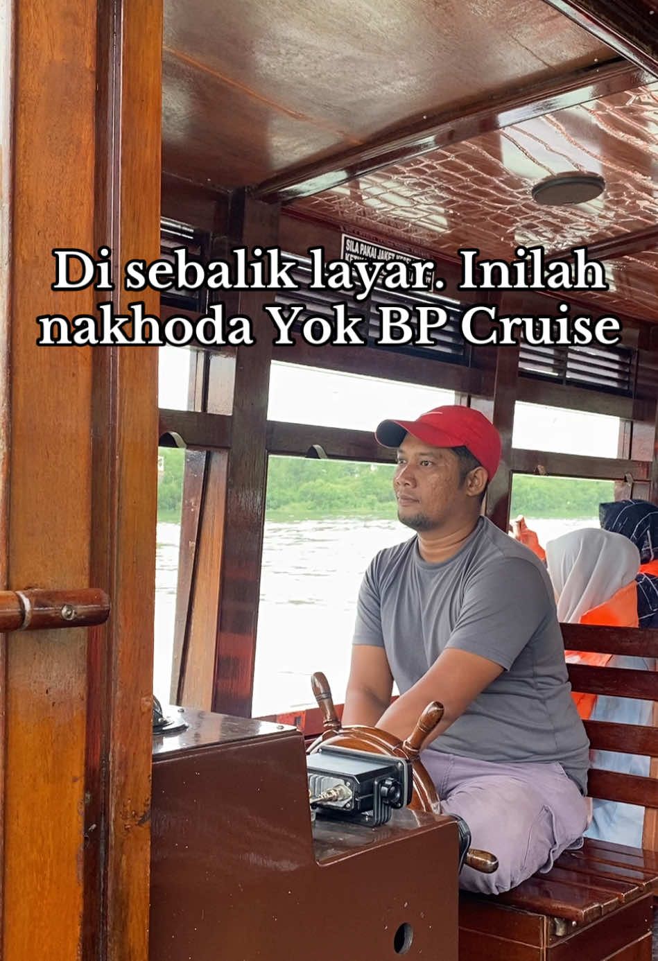 Di sebalik pelayaran lancar, ada tangan yang cekap di stereng kapal. #tempathealing #healing #nature #cruise #viral #batupahat #fyp 