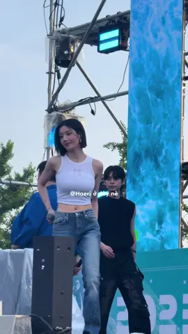 Khúc này bả vừa bước ra là ai cũng kiểu wow luôn á chứ :)))))))  #kwoneunbi #권은비 
