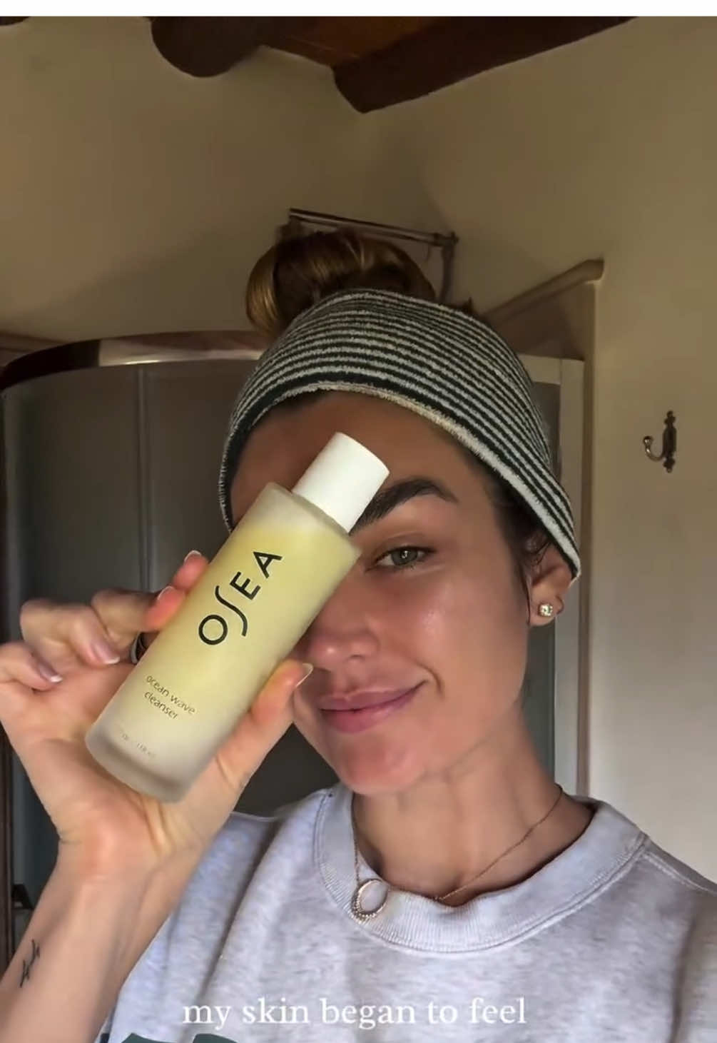 I’m always searching for rituals that feel like a true yes—ones that support my body, my skin, and my energy in a more loving way. So when I discovered the Ocean Cleansing Oil by @oseamalibu, I knew I had to try it. What I didn’t expect? How deeply it would resonate with where I am in my healing journey. I’ve done a lot of inner work over the years—healing my gut, shifting my diet, reducing inflammation, and learning how to manage stress. And while I noticed huge changes in how I felt, my skin still told a different story. The breakouts lingered, and I couldn’t understand why. It wasn’t until I looked at my skincare routine that I realized: I was still treating my skin like something to fix. My cleansers were harsh, foamy, and constantly stripping my skin barrier. I was doing all this work to heal internally… but my skincare didn’t reflect that softness. That’s when I made one simple but powerful switch: I started oil cleansing. And everything began to change. OSEA’s Ocean Cleansing Oil is packed with thoughtful ingredients—Undaria Seaweed to hydrate and soften, Camelina Oil to gently dissolve makeup and sebum, and Bisabolol to calm and balance the skin. It leaves my skin feeling nourished, never tight or stripped. Just clean, calm, and glowy. And the fact that it’s mother-daughter owned and made in California? That makes me love it even more. After everything I’ve done to heal from the inside out, this cleanser feels like the outer piece I was missing. A product that actually aligns with how I want to treat my body—with intention, gentleness, and care. If your skin’s been holding on, even after all your inner healing… maybe it’s time to meet it with softness, too. You can try it yourself and use code SHAYNA10 for 10% off. Because skincare should feel like coming home to yourself. #OSEAPartner 