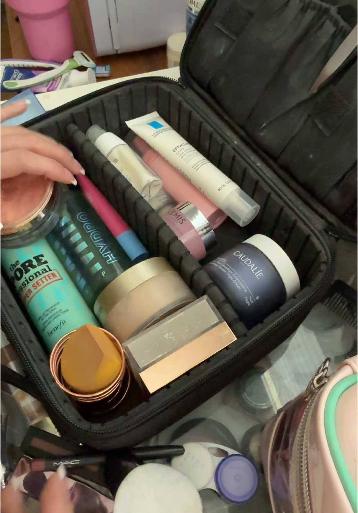 #packwithme #makeupbag #travel #travelmakeupbag #vacation @Vacation Inc. @Benefit Cosmetics @milkmakeup @IT Cosmetics @Caudalie @La Roche-Posay Việt Nam @Laura Mercier