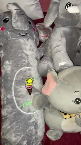 | malem2 begini ngelonin anak gajah 🐘🐘 padahal bsk masih kerja 😭