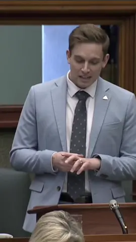 Ontario’s colleges & universities are crumbling under Doug Ford. At Algonquin College in #Nepean, 37 programs are being cut due to years of underfunding. I asked the gov what they're doing to fix our post-secondary system. No real answer. Neglecting students is not leadership. #onpoli #Ottawa 