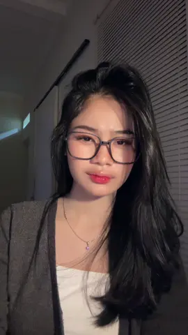 bibirnya kering