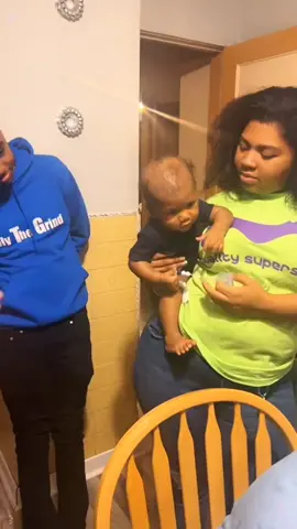 😂😂😂  #baby  #funnybabiesoftiktok #funnybaby #bebeheureux #babywithdaddy #funny #videodroles #funnyvideostolangh #funnytiktoks #videofourire #videoàmourirderire #enfantheureux #enfantsheureux #bébédrole #bébés 