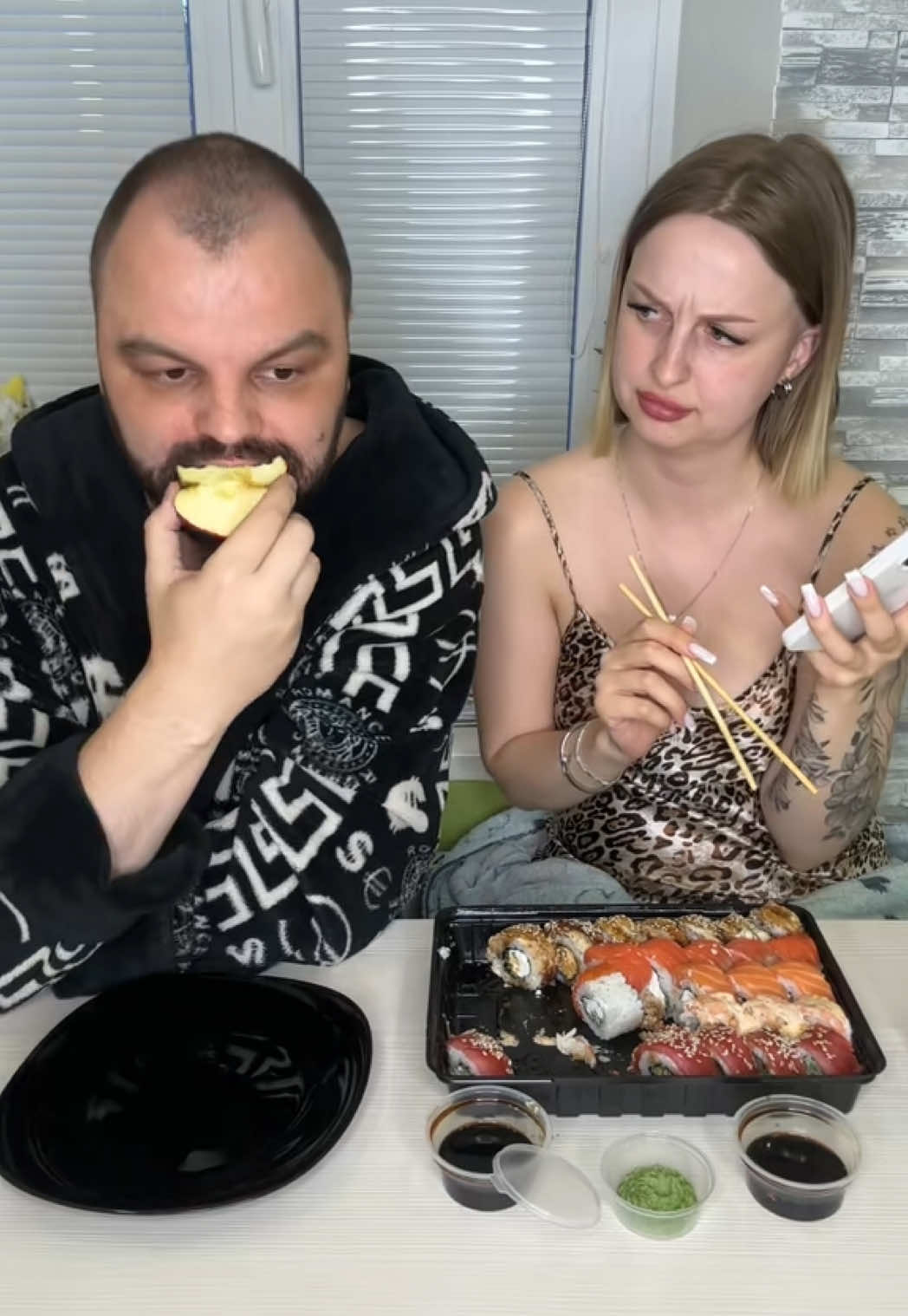 If you don't know how to eat sushi. #coupl #funny #comedy 