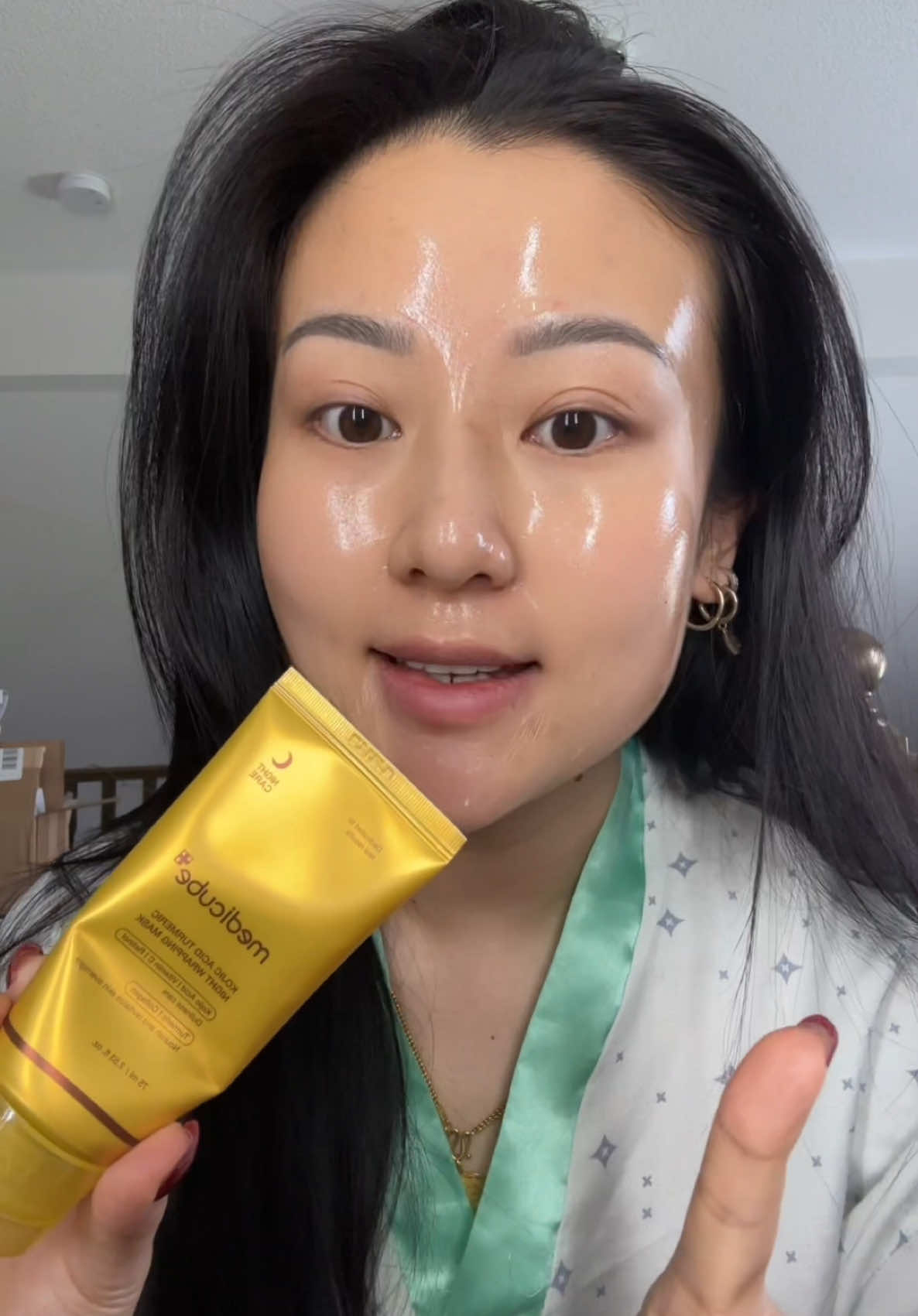 Wake up to brighter, smoother skin ✨ The Medicube Kojic Acid Turmeric Night Wrapping Mask is your overnight glow-up in a jar. Fights dark spots, evens tone, and soothes while you sleep 💤🌙 #Medicube #KojicAcid #TurmericMask #NightMask #OvernightMask #SkincareRoutine #BrighteningCare #EvenSkintone #DarkSpotCorrector #KBeauty #KoreanSkincare #GlowySkin #Skincaretok #TikTokSkincare #SleepingMask #wrappingmask #skincaregoals @medicube global 