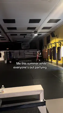 #thissummer #Summer #party #grinding #relateable #fyp #foryouu #mustwatch #boxinggym #heavybag #boxing🥊 #boxeo #cantstopwontstop #wekeepgoing #hardworkpaysoff #dedicated #number1 #tothetop #foryouu #mindsetmotivation #motivation 