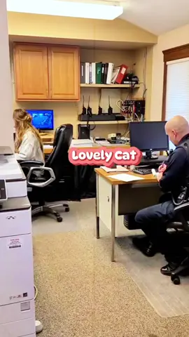 Omg 😂😂😂.  Best funny’s. Hilarious. So sweet 👍👍👮‍♀️💁.  #cops #copsoftiktok #copsontiktok #police #policeofficer #lmao #hilarious #humor #funnycopsoftictok #usa🇺🇸 