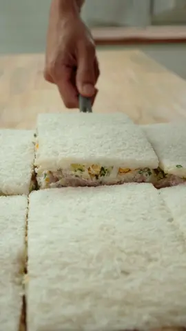 🥪 ¿Vitel toné en sándwich de miga? Sí, y es una bomba. El sándwich de miga se reinventa con uno de los sabores más icónicos de las fiestas. @felipizarro te muestra cómo llevar el vitel toné directo al pan de miga, con una receta simple, original y deliciosa. Especial Sándwiches de miga Martes 27 de mayo 🇦🇷 20.30h 🇨🇱 19.30h 🇲🇽 17.30h 🇨🇴🇵🇪 18.30h #ElGourmet #FelicitasPizarro #Sandwiches #VitelToné #CocinaArgentina #SándwichDeMiga
