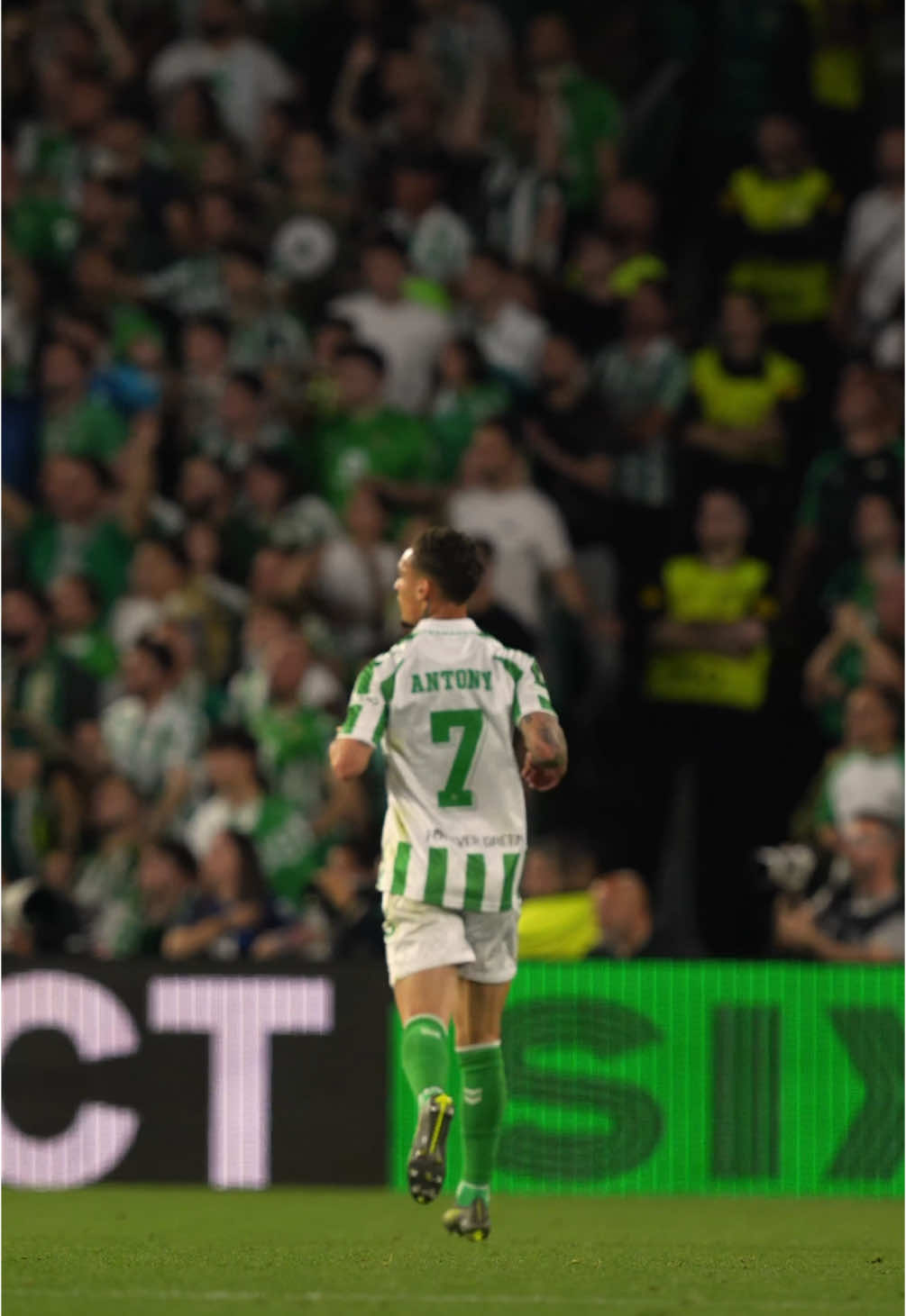 ¡Juntos por la historia! 💚🤍 @Real Betis Balompié @conferenceleague 