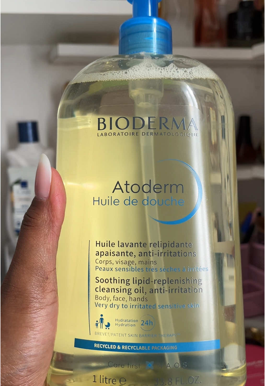 Óleo de banho da Bioderma é TUDO! 🌿 Limpa sem ressecar 💧 Hidrata por 24h 🧴 Pode usar no corpo, rosto e mãos E ainda acalma a pele sensível! Dica usar todos os dias!🫶🏼😍 #DicaBoa #PeleHidratada #Autocuidado #Bioderma #Atoderm #LuhRodrigues