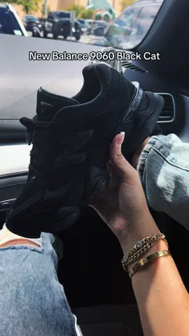 #newbalance #blackCat #blackaesthetic #newbalance9060 #sneakers #shoes 