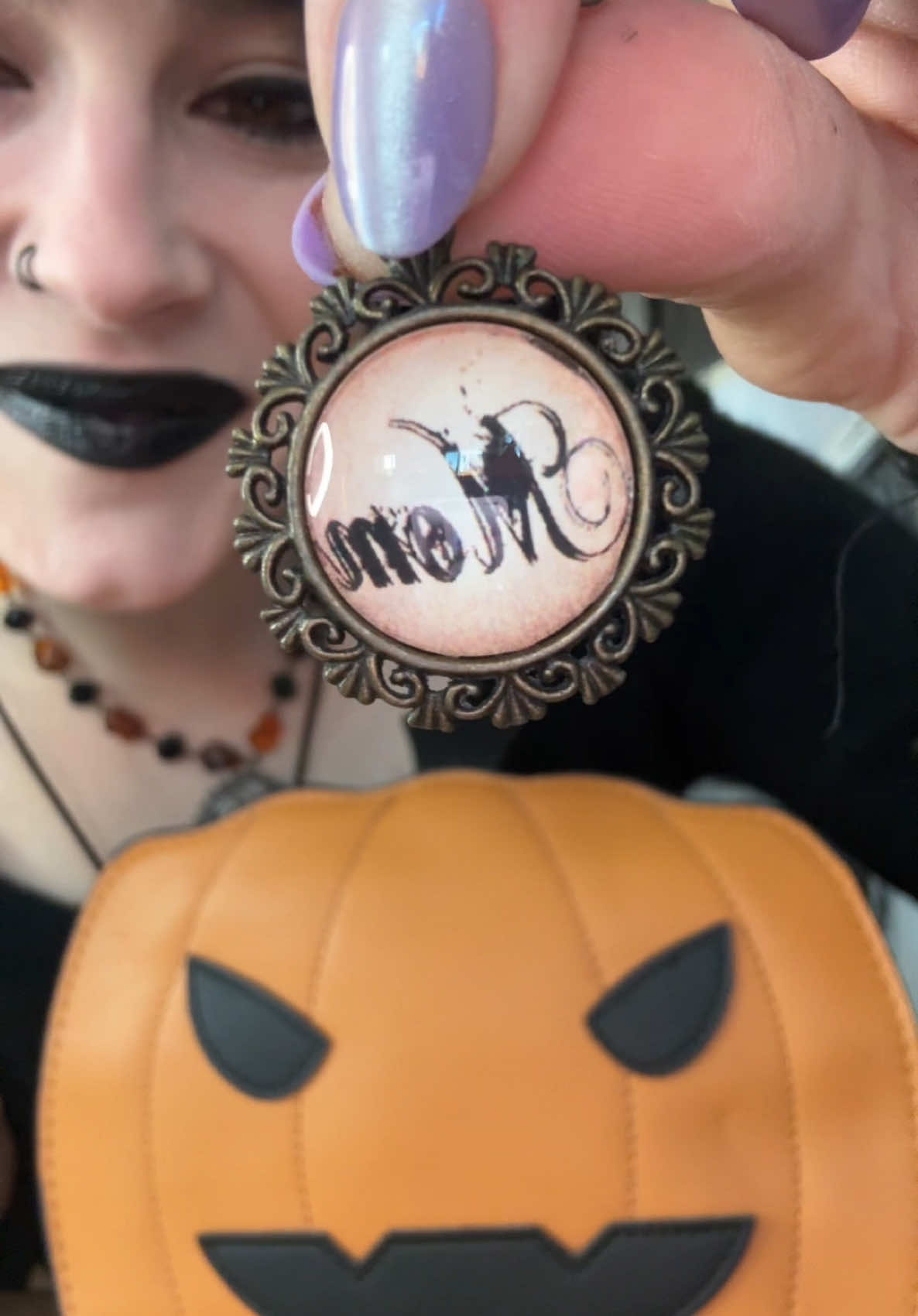 HALLOWEEN JEWELRY BAG!!! 🖤🧡 from my girl @the_daily_gab 😘 PT1 #ljewelrytiktok #foryewwww #trendingvideo #fypシ゚viral #mysteryjewlerygirl #supportsmallbusiness #crystals #mysterybox #accessories #jewleryhaul #mystery #jewelry #jar #alttiktok #crystalsoftiktok #handmadejewelry #unboxing #halloween #october #spooky 