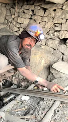 Going deep into blackdiamond mining tunnel underground 3000 in search of hidden treasure under earth #Minecraft #mining #undergroundmining #blackdiamond #hiddentreasure #gemstonemining #goldminingcave #goldmining #diamondmining #findinggold #findingdiamond 