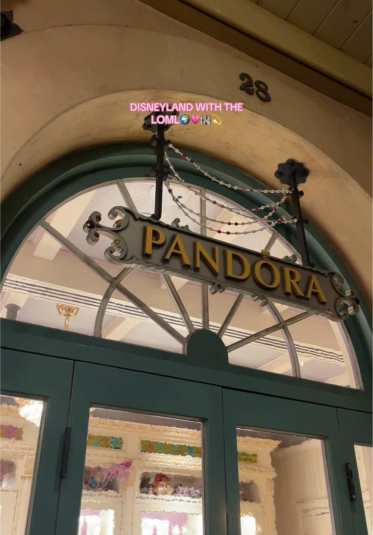 I love days like this with the loml🏰💗👫🏻🎀💫 #disney #disneyland #disneyparks #disneyadult #Love #cute #foryoupage #fyp #fypシ #disneyears #couples #disneyland70 #disneyfood #pandora 