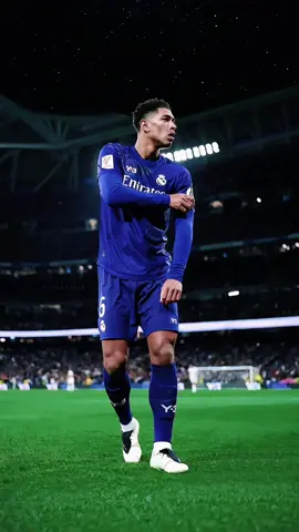 Jude Bellingham Wallpaper 4K 🏴󠁧󠁢󠁥󠁮󠁧󠁿🤍💜 #realmadridfc #bellingham #wallpaper #footballtiktok 