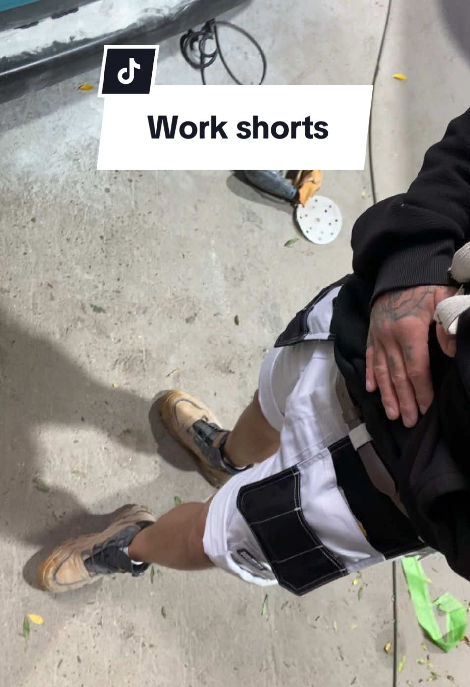 Work shorts just in time for the rainy summer 🤣 #gunslingerspeedshop #workshop #workshorts #workwear #painting 