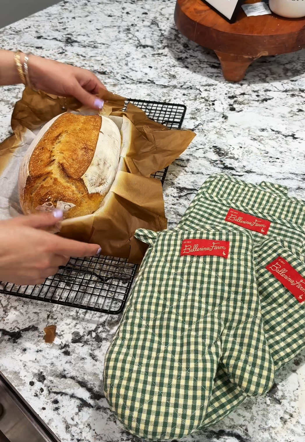 excited to use potholders that didn't have holes 🤪 this is a set of THREE which was such a nice surprise ❤️🍞 #ballerinafarm @Ballerina Farm Store #sourdoughbread #BakeWithMe 