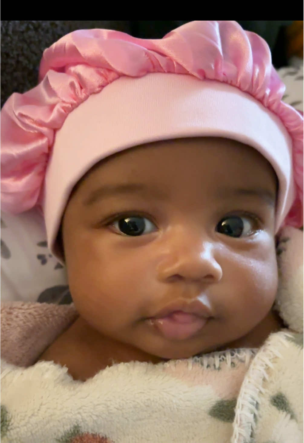 My lil bonnet baby 🥹🎀 #tiktokshop #creatorsearchinsights #baby #momtok #girlmom #newborn 